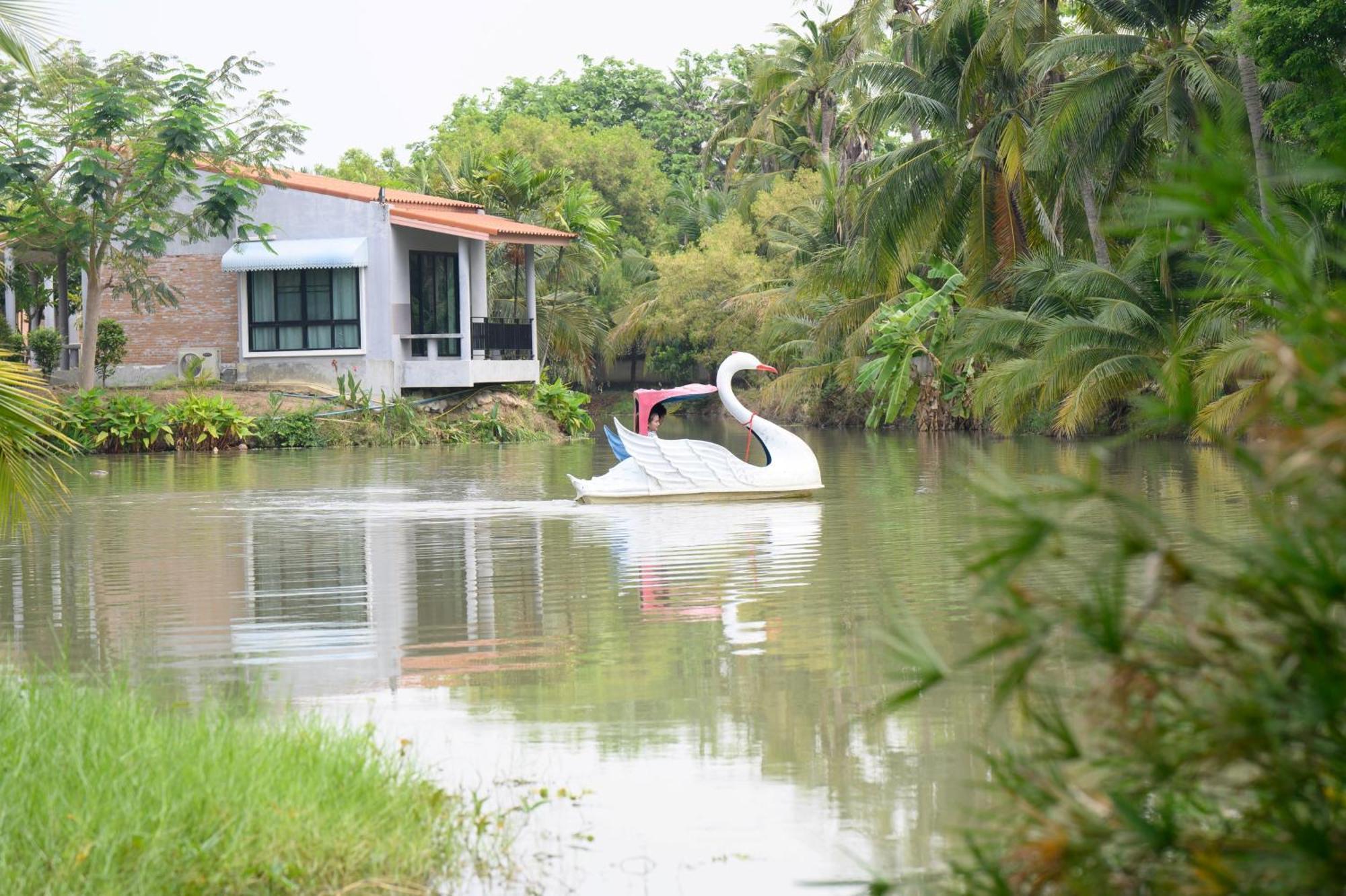 Busaya Resort & Cuisine Nakhon Pathom Exterior photo
