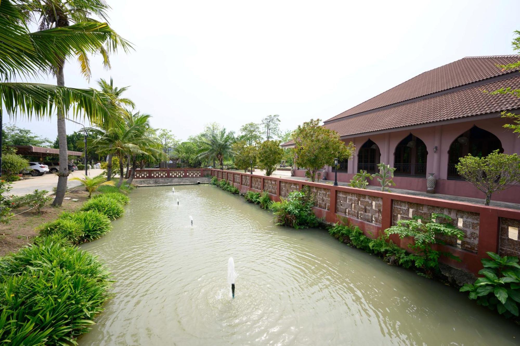 Busaya Resort & Cuisine Nakhon Pathom Exterior photo