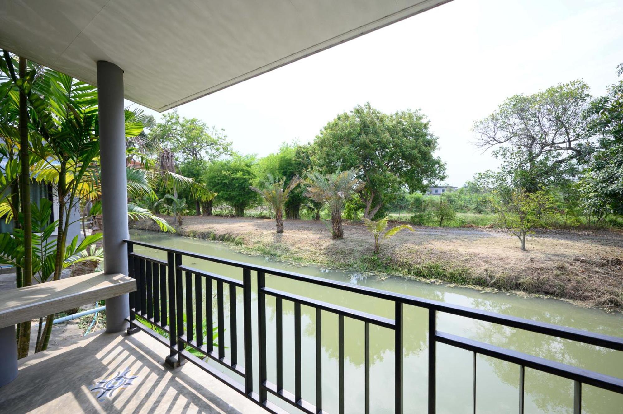 Busaya Resort & Cuisine Nakhon Pathom Exterior photo