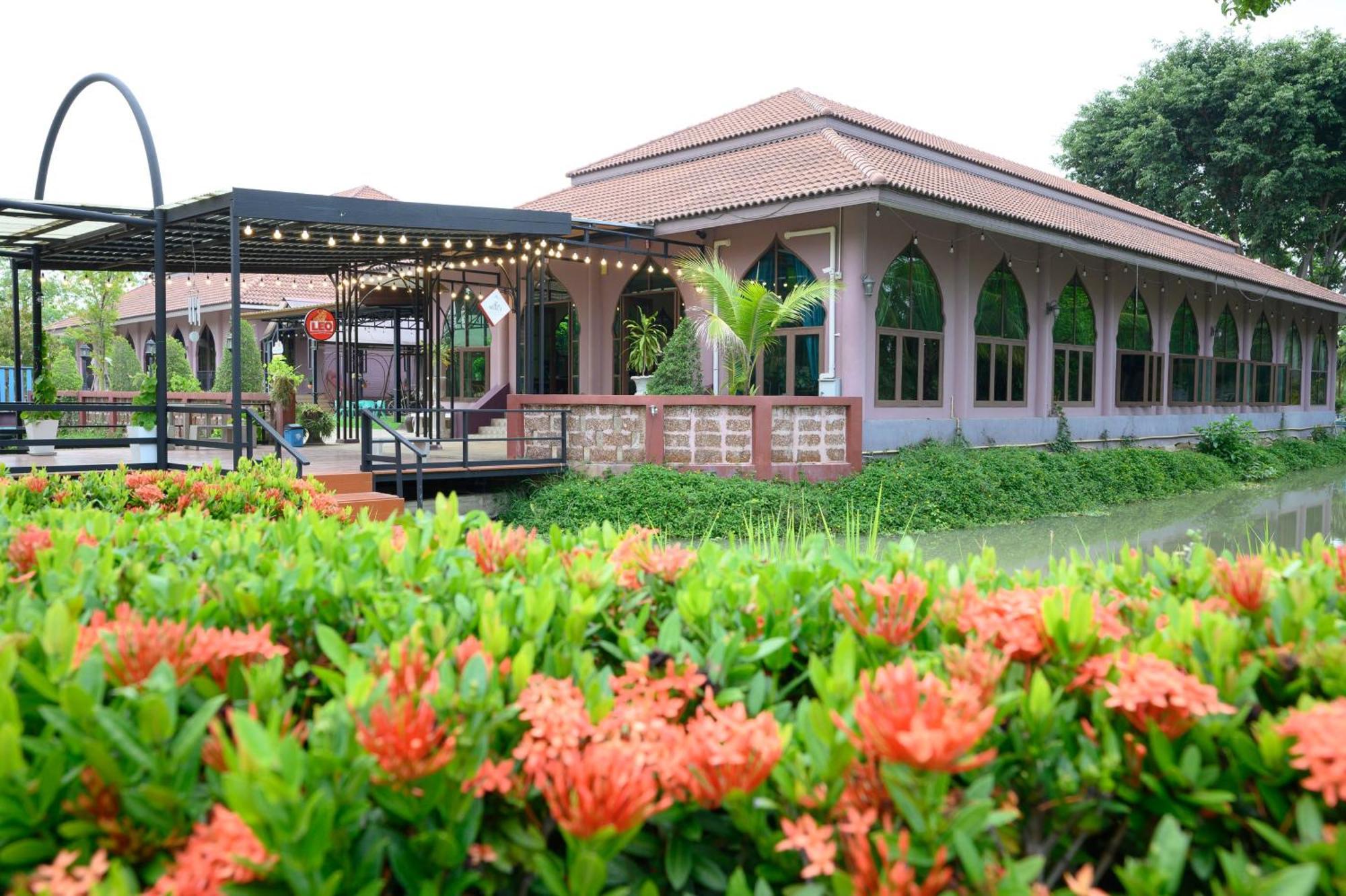 Busaya Resort & Cuisine Nakhon Pathom Exterior photo