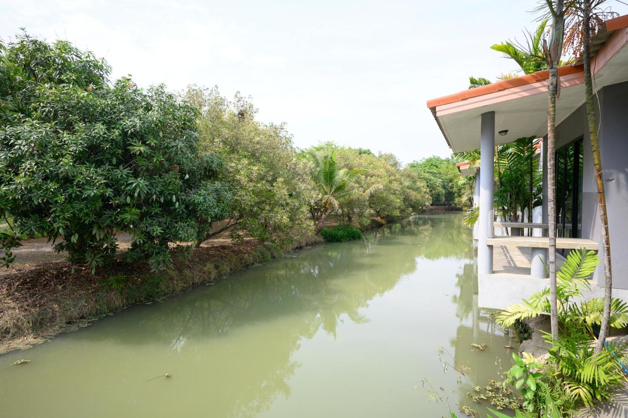 Busaya Resort & Cuisine Nakhon Pathom Exterior photo