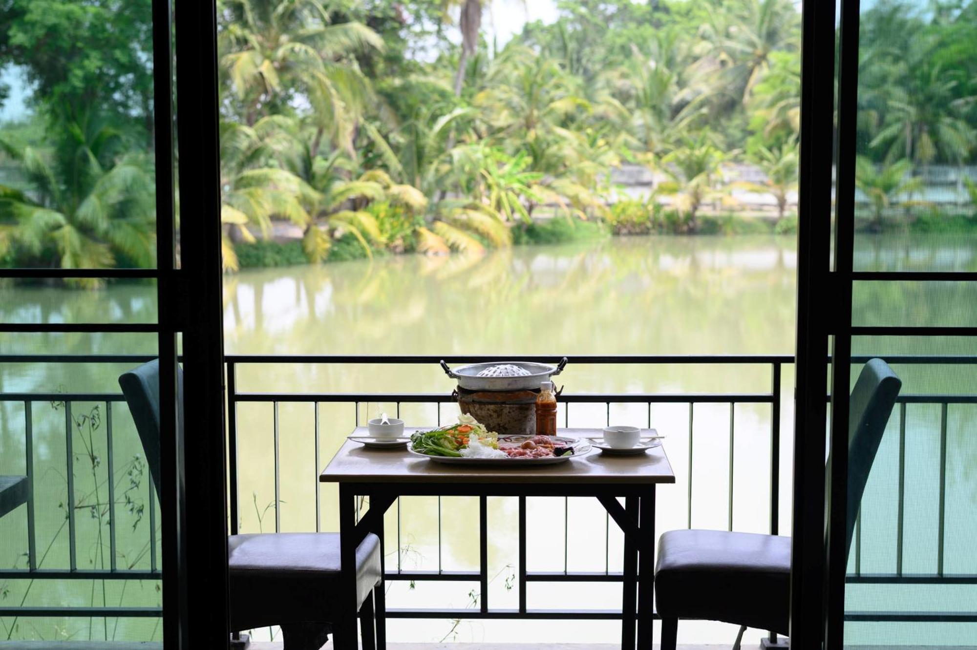 Busaya Resort & Cuisine Nakhon Pathom Exterior photo
